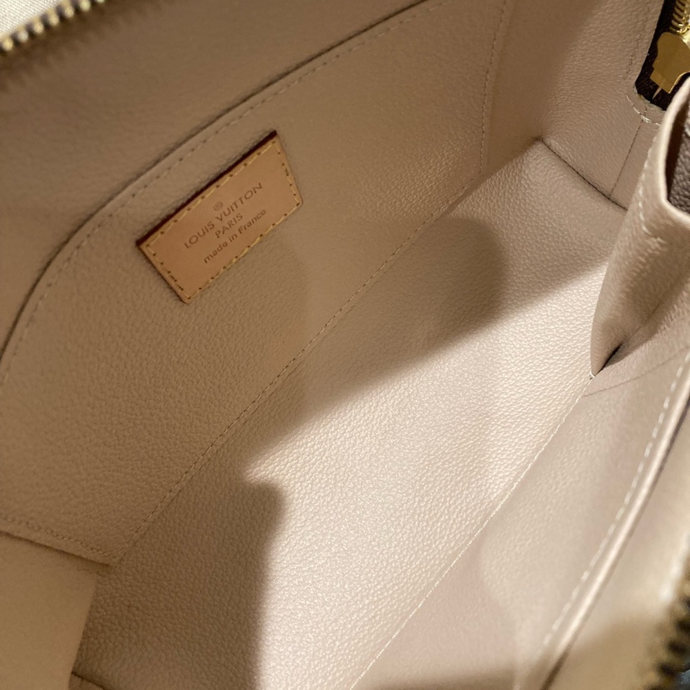 Louis Vuitton Cosmetic Pouch GM same size as new version MM - Picture 9 of 12